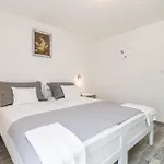 Awesome In בית נופש