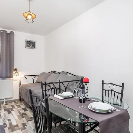 Dom wakacyjny 2 Bedroom Awesome In Fužine
