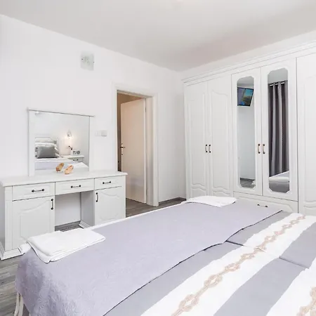 2 Bedroom Awesome In *