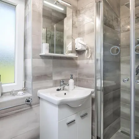 2 Bedroom Awesome In *