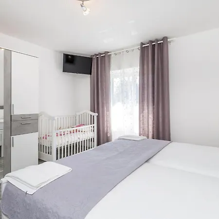 2 Bedroom Awesome In Fuzine