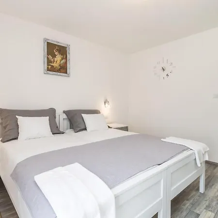 2 Bedroom Awesome In Holiday home