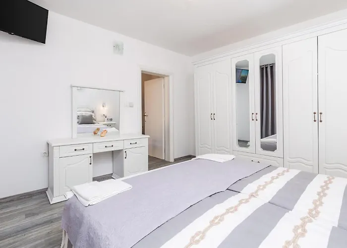 2 Bedroom Awesome In *