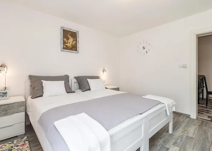 2 Bedroom Awesome In Casa vacanze